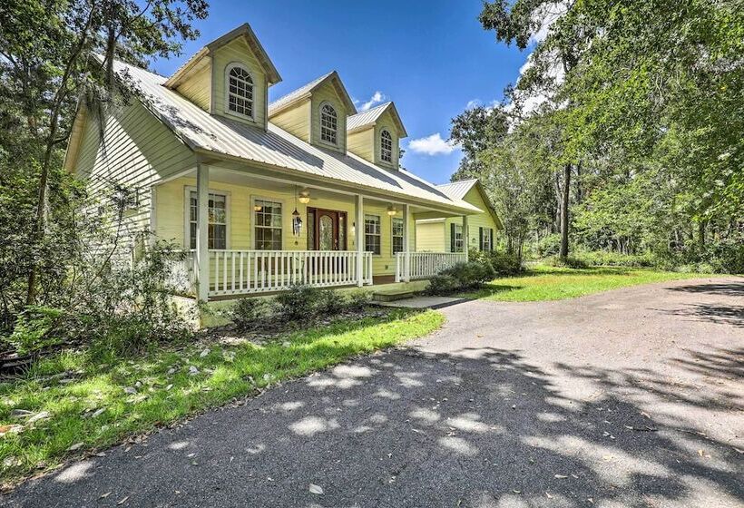 Charming Waldo Getaway Near Lake Santa Fe!
