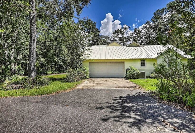 Charming Waldo Getaway Near Lake Santa Fe!
