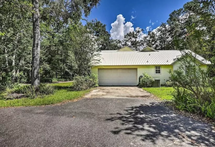 Charming Waldo Getaway Near Lake Santa Fe!