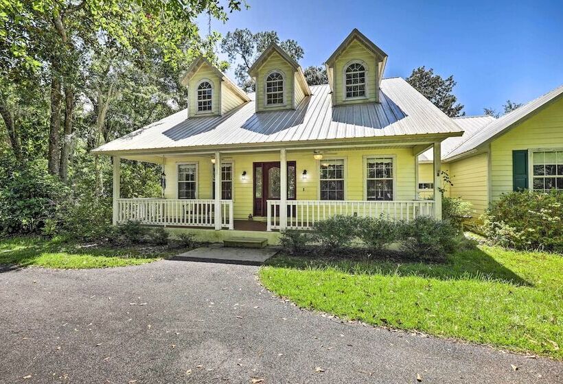 Charming Waldo Getaway Near Lake Santa Fe!