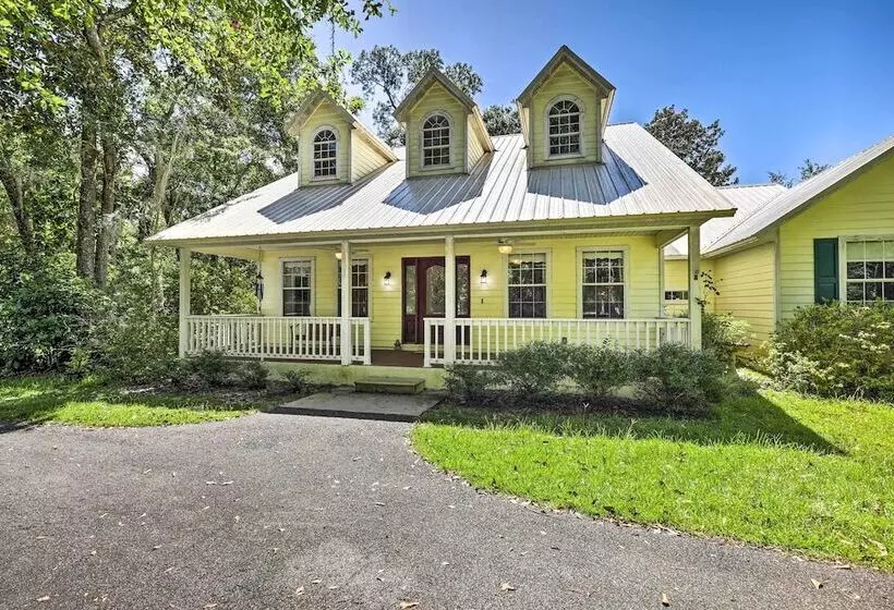 Charming Waldo Getaway Near Lake Santa Fe!