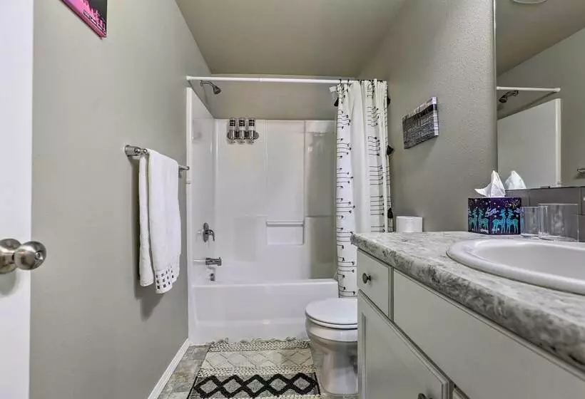 Chic Bend Home W/ Deck < 3 Mi To Downtown!