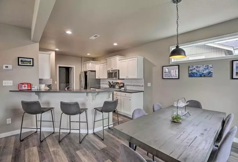 Chic Bend Home W/ Deck < 3 Mi To Downtown!