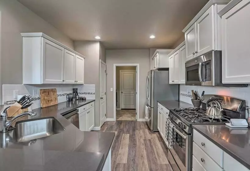 Chic Bend Home W/ Deck < 3 Mi To Downtown!
