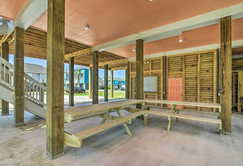 Walk To Shore: Coastal Escape In Crystal Beach!