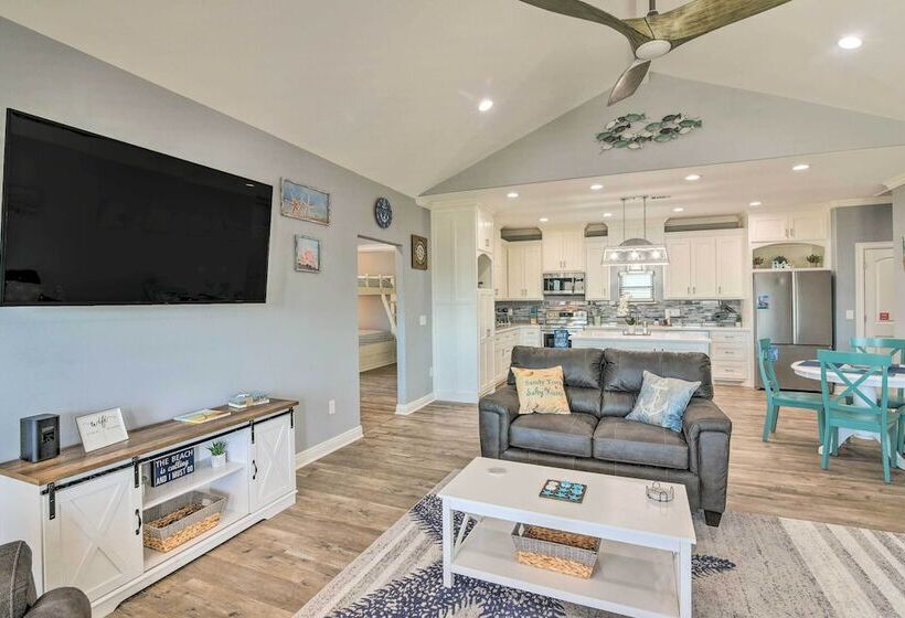 Walk To Shore: Coastal Escape In Crystal Beach!