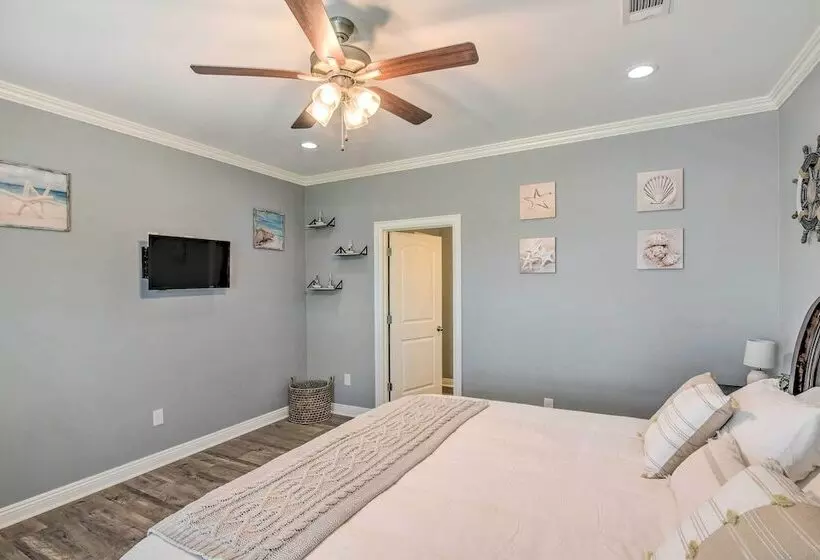 Walk To Shore: Coastal Escape In Crystal Beach!