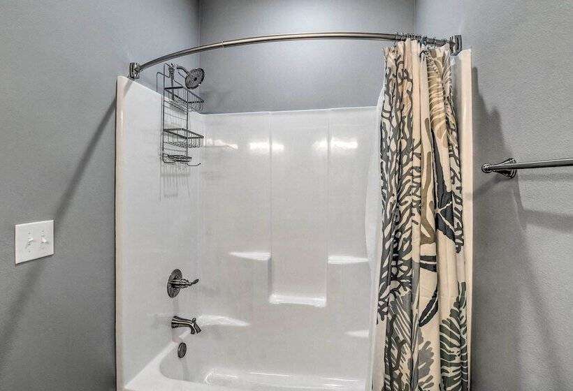 Walk To Shore: Coastal Escape In Crystal Beach!