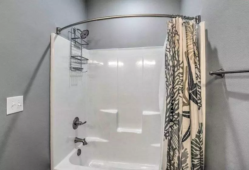 Walk To Shore: Coastal Escape In Crystal Beach!