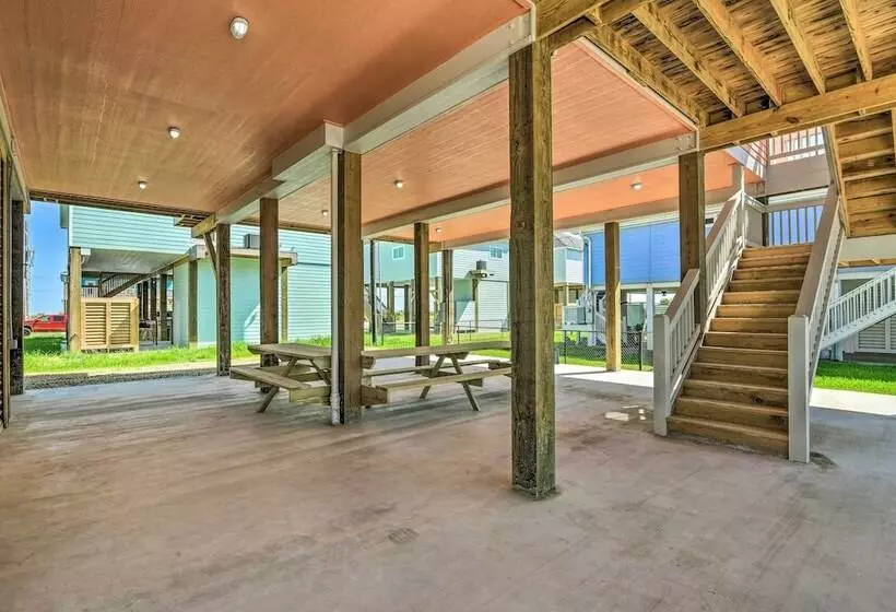 Walk To Shore: Coastal Escape In Crystal Beach!