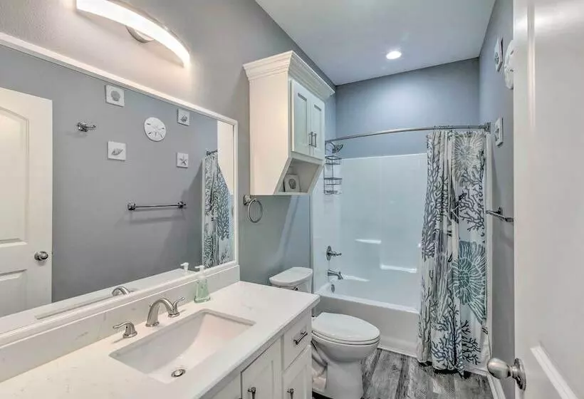 Walk To Shore: Coastal Escape In Crystal Beach!