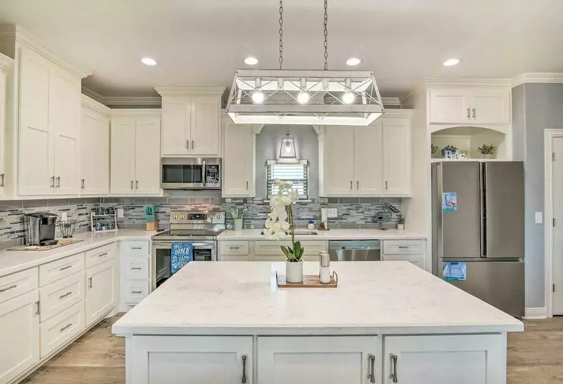 Walk To Shore: Coastal Escape In Crystal Beach!