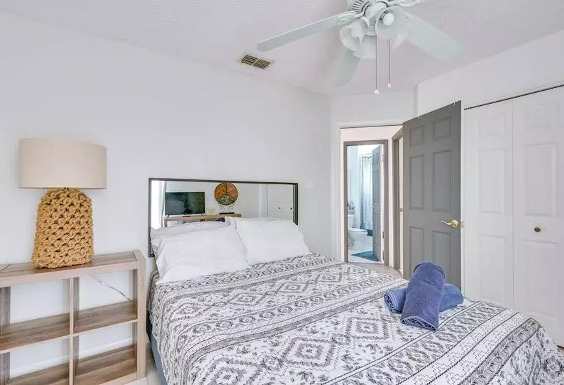 Contemporary Lutz Home: Private Pool, Pet Friendly