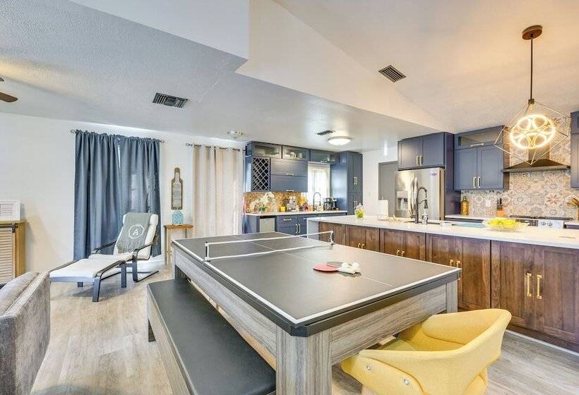 Contemporary Lutz Home: Private Pool, Pet Friendly