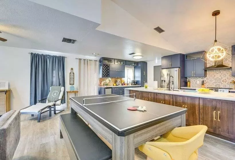 Contemporary Lutz Home: Private Pool, Pet Friendly