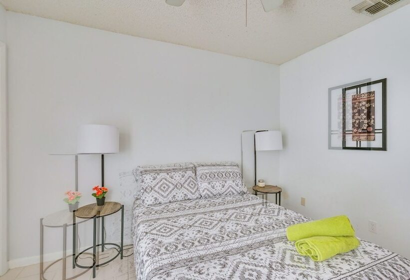 Contemporary Lutz Home: Private Pool, Pet Friendly