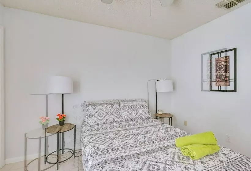 Contemporary Lutz Home: Private Pool, Pet Friendly