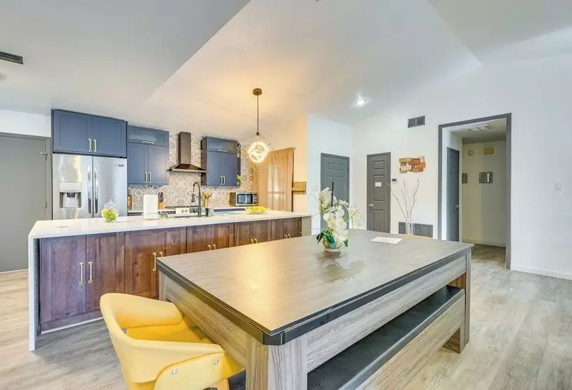 Contemporary Lutz Home: Private Pool, Pet Friendly