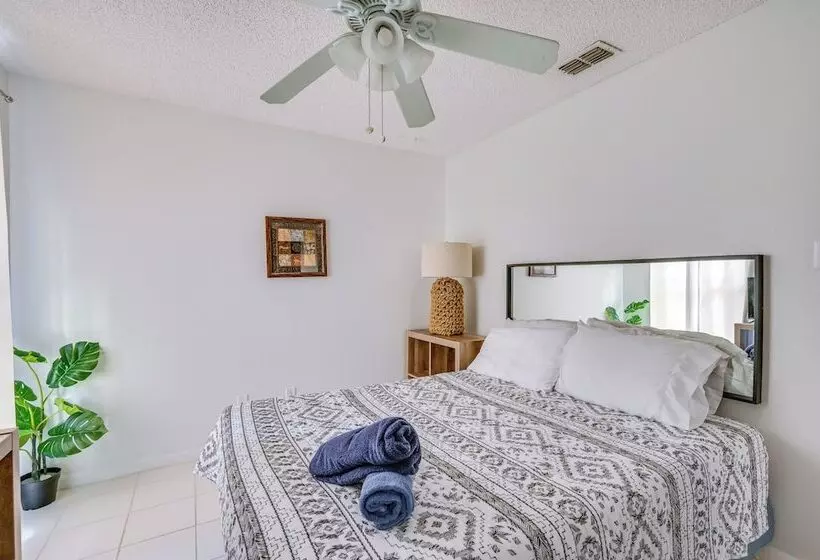 Contemporary Lutz Home: Private Pool, Pet Friendly