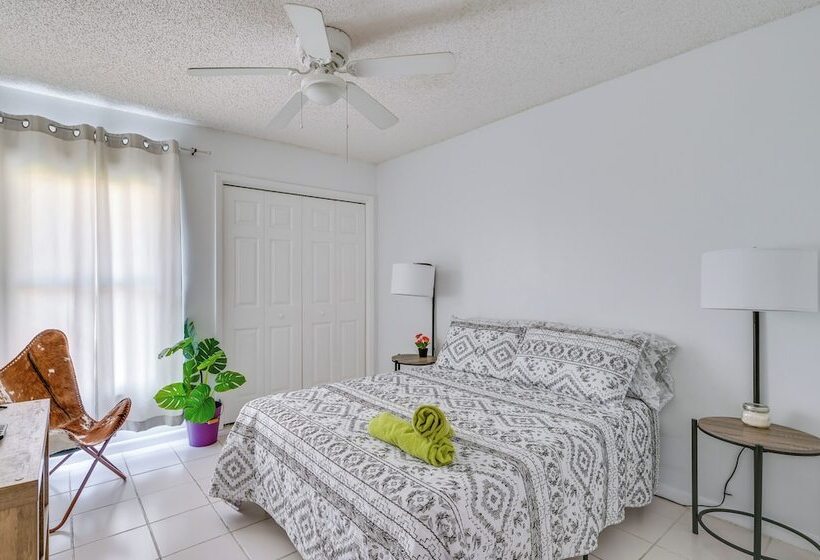 Contemporary Lutz Home: Private Pool, Pet Friendly