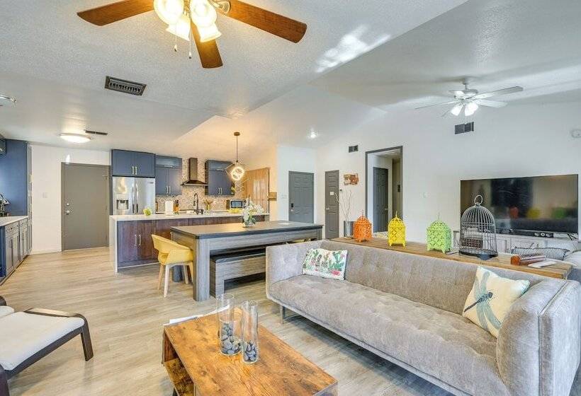 Contemporary Lutz Home: Private Pool, Pet Friendly