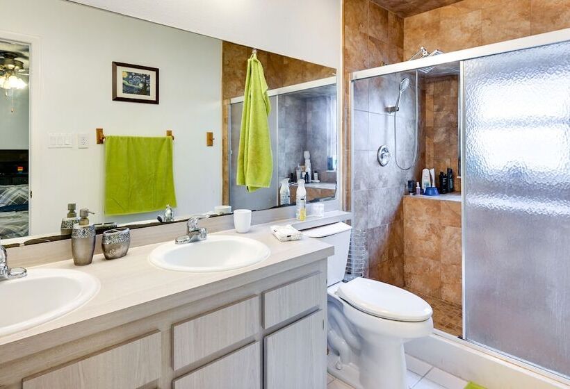 Contemporary Lutz Home: Private Pool, Pet Friendly