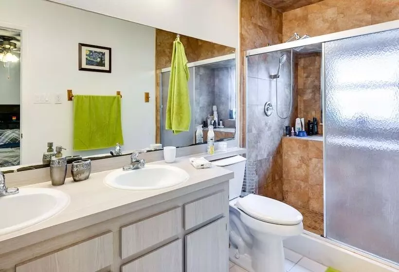 Contemporary Lutz Home: Private Pool, Pet Friendly