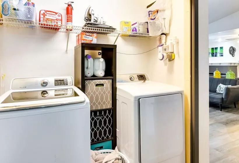 Contemporary Lutz Home: Private Pool, Pet Friendly