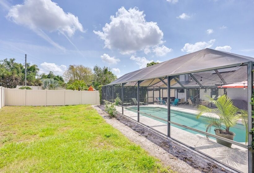 Contemporary Lutz Home: Private Pool, Pet Friendly