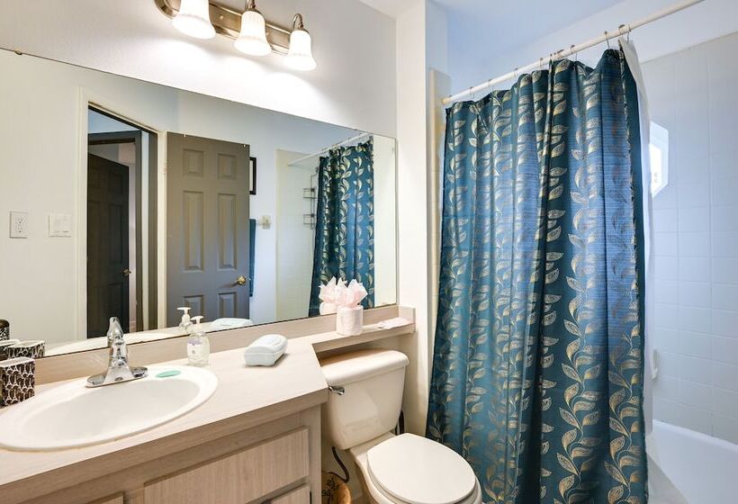 Contemporary Lutz Home: Private Pool, Pet Friendly