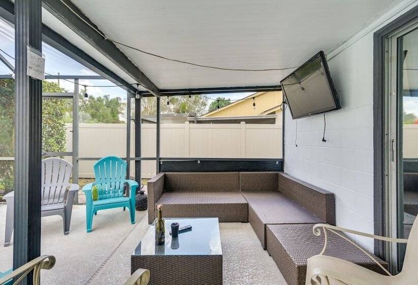 Contemporary Lutz Home: Private Pool, Pet Friendly