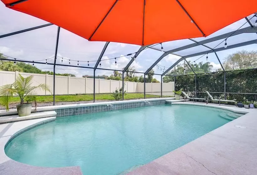 Contemporary Lutz Home: Private Pool, Pet Friendly