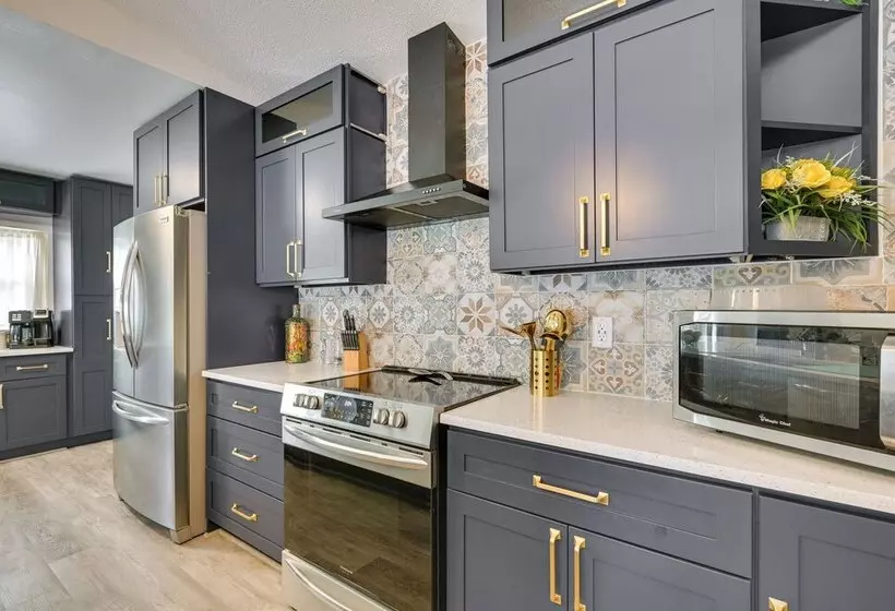 Contemporary Lutz Home: Private Pool, Pet Friendly