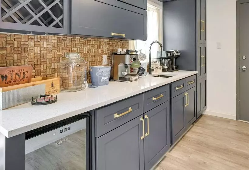 Contemporary Lutz Home: Private Pool, Pet Friendly