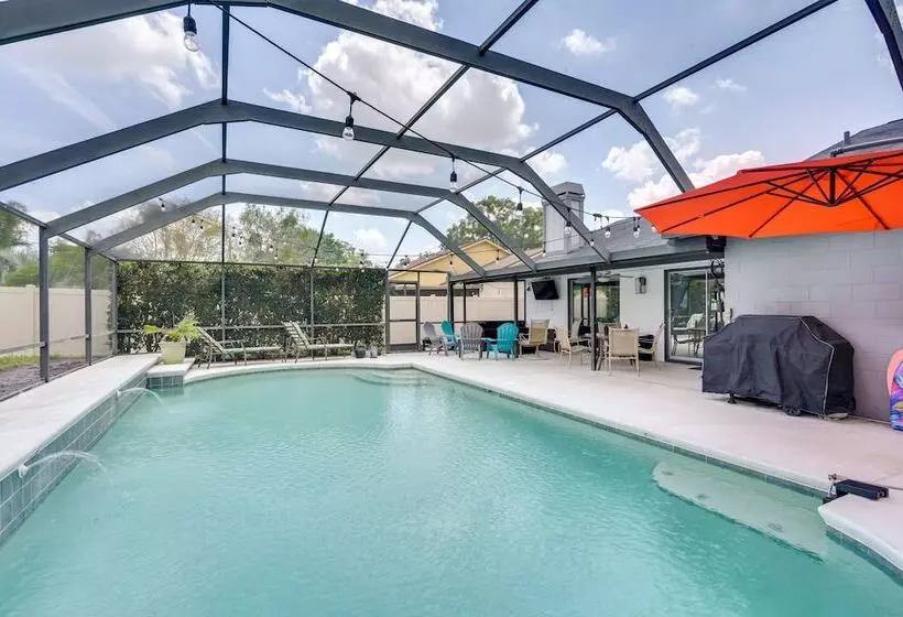 Contemporary Lutz Home: Private Pool, Pet Friendly