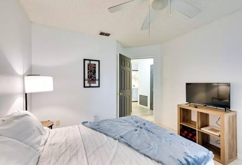 Contemporary Lutz Home: Private Pool, Pet Friendly