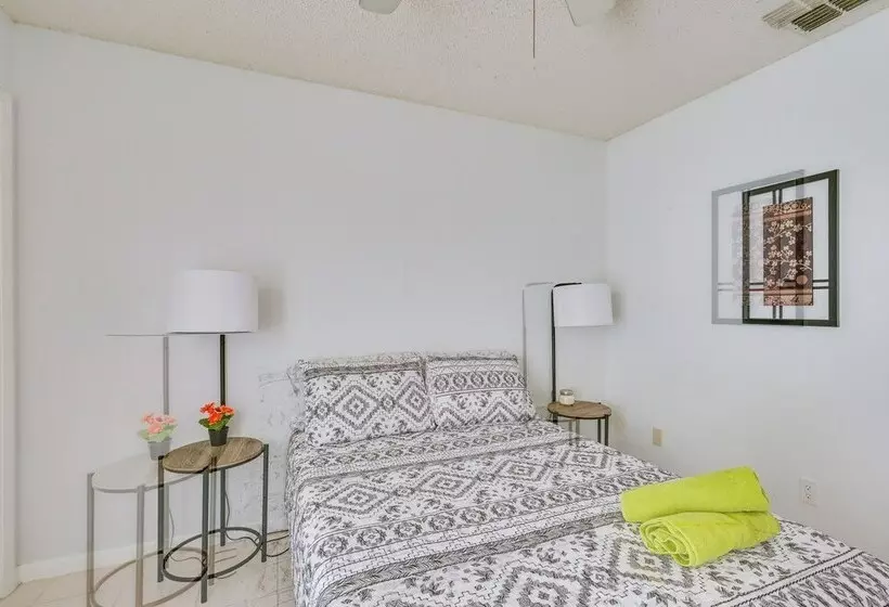 Contemporary Lutz Home: Private Pool, Pet Friendly