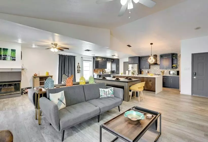 Contemporary Lutz Home: Private Pool, Pet Friendly