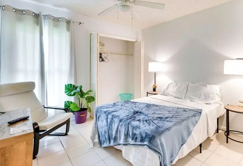 Contemporary Lutz Home: Private Pool, Pet Friendly