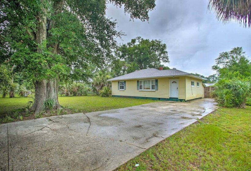 Convenient Pensacola Home W/ Deck & Fire Pit!