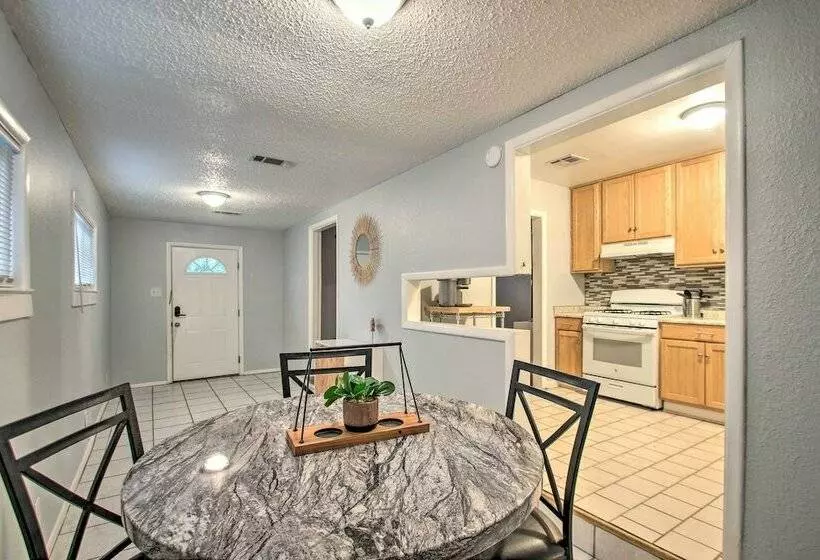 Convenient Pensacola Home W/ Deck & Fire Pit!