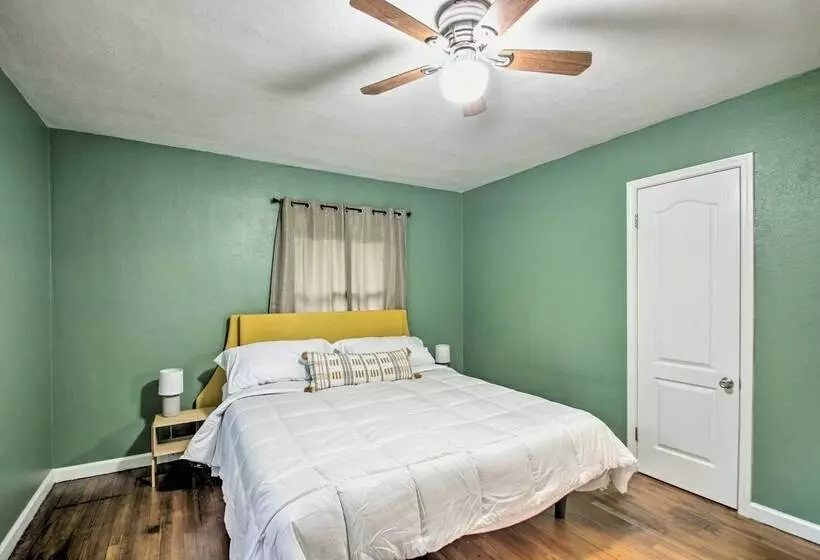 Convenient Pensacola Home W/ Deck & Fire Pit!