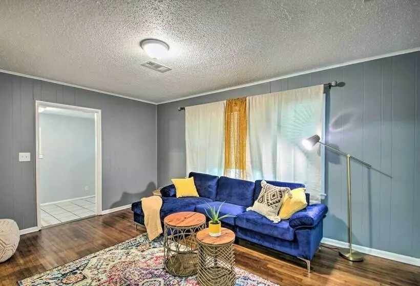 Convenient Pensacola Home W/ Deck & Fire Pit!