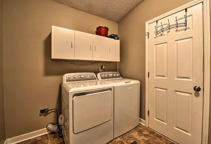 Cozy Home W/ Fenced Yard < 1 Mi Downtown Matthews!