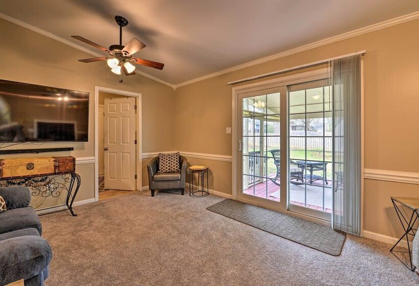 Cozy Home W/ Fenced Yard < 1 Mi Downtown Matthews!