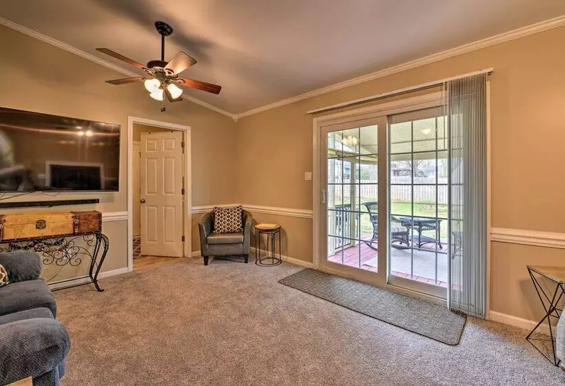 Cozy Home W/ Fenced Yard < 1 Mi Downtown Matthews!