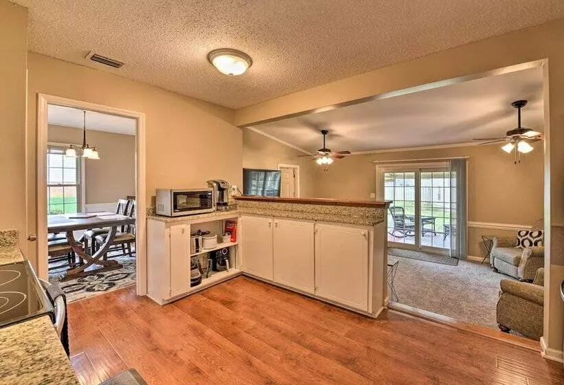 Cozy Home W/ Fenced Yard < 1 Mi Downtown Matthews!