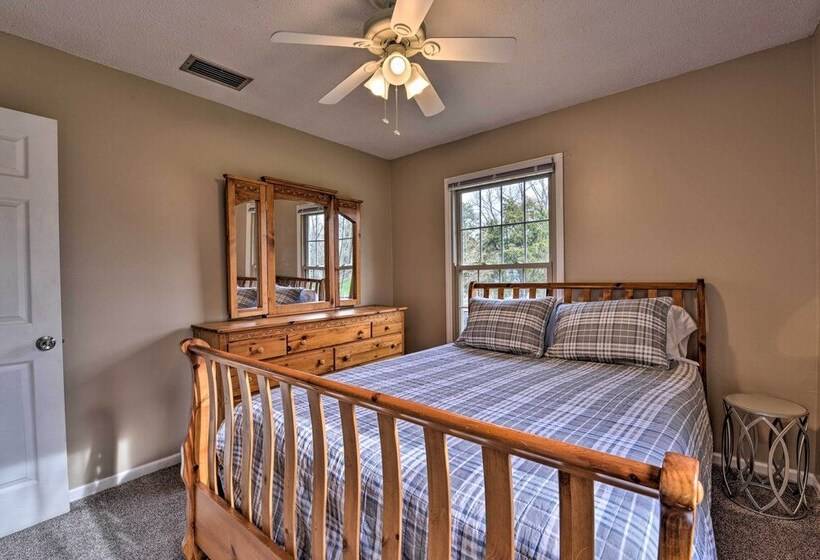 Cozy Home W/ Fenced Yard < 1 Mi Downtown Matthews!