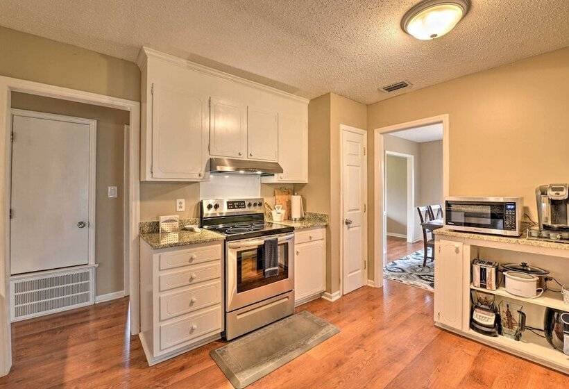 Cozy Home W/ Fenced Yard < 1 Mi Downtown Matthews!