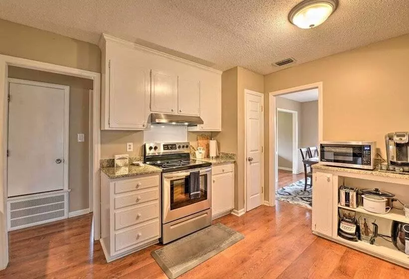 Cozy Home W/ Fenced Yard < 1 Mi Downtown Matthews!